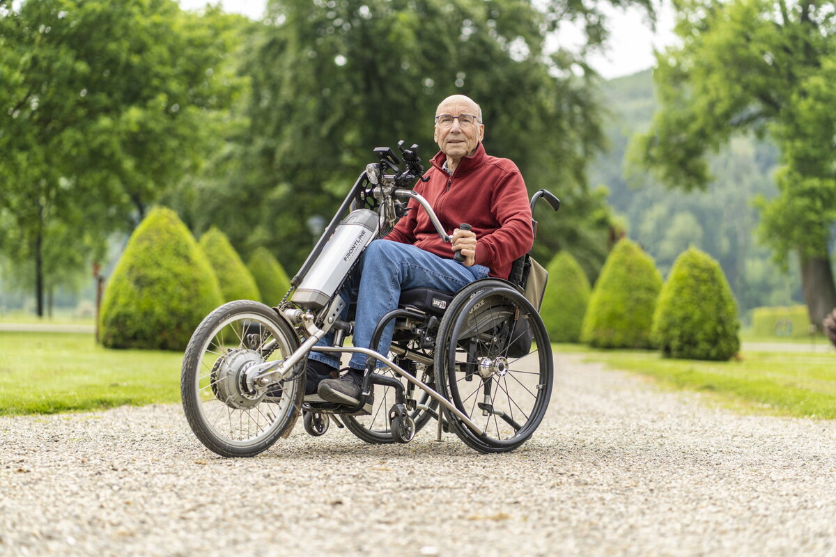 Paul de Jong op zijn handbike