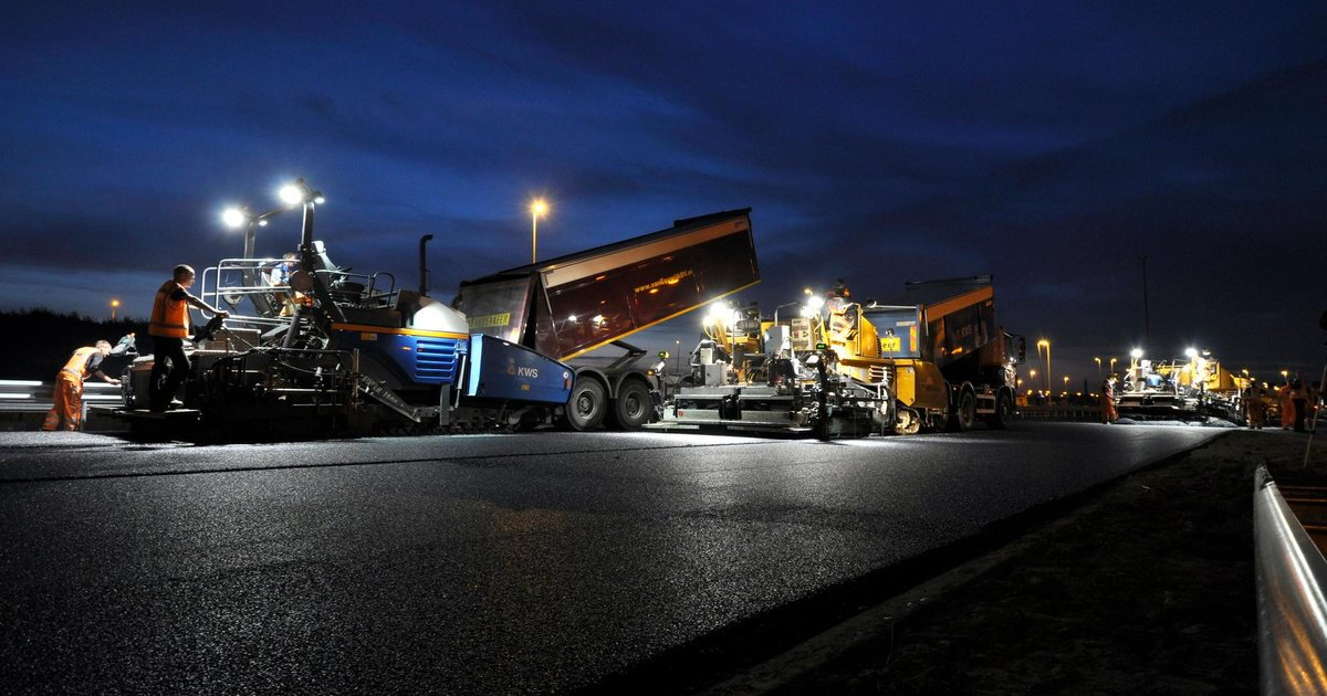 Asfalteren Snelweg In De Nacht Rijkswaterstaat